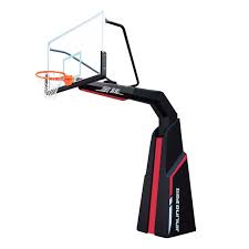 2026年世界杯官网 女孩被乒乓球台卡住